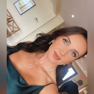 Meet your Posher, Nicole🤎